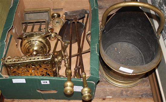 Brass coal scuttle, fire accessories, assorted brass